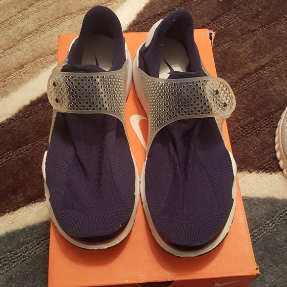 Shoes - Picture 4 of 5